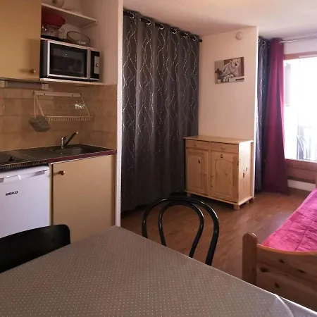 Appartement 4 Pers Skis Aux Pieds, Proche Commerces Et Bus - Fr-1-545-39