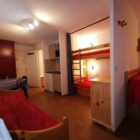 Appartement 4 Pers Skis Aux Pieds, Proche Commerces Et Bus - Fr-1-545-39